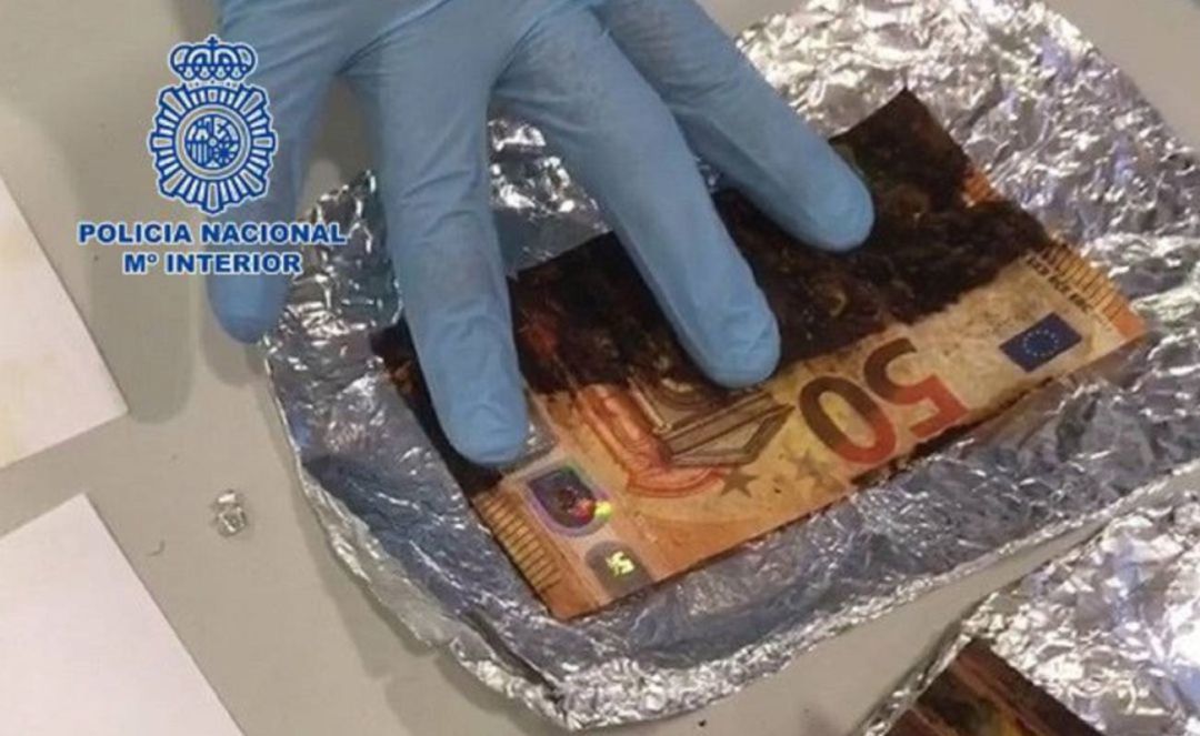 Timo de los billetes tintados (foto de archivo) Timo de los billetes tintados (foto de archivo)