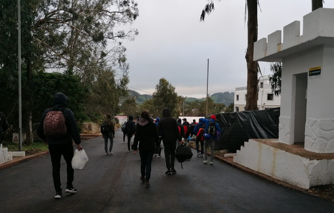 Entrada principal del campamento de migrantes de Las Raíces, en Tenerife Entrada principal del campamento de migrantes de Las Raíces, en Tenerife