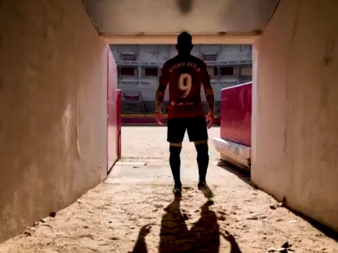 El Chimy Ávila en el video grabado por Osasuna en la plaza de toros de Pamplona para anunciar su regreso El Chimy Ávila en el video grabado por Osasuna en la plaza de toros de Pamplona para anunciar su regreso