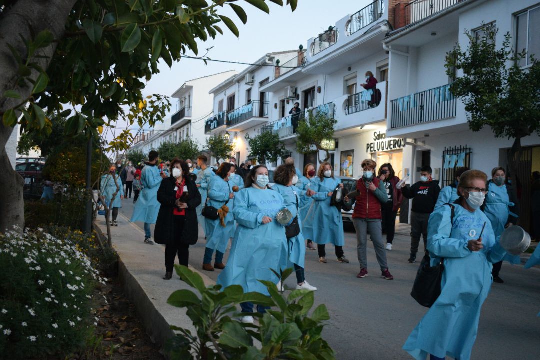 Los vecinos de Alozaina protesta por el cierre de la fábrica Los vecinos de Alozaina protesta por el cierre de la fábrica