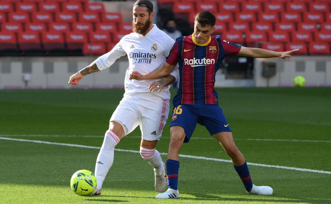 Sergio Ramos y Pedri, en un Clásico entre el Barcelona y el Real Madrid. Sergio Ramos y Pedri, en un Clásico entre el Barcelona y el Real Madrid.