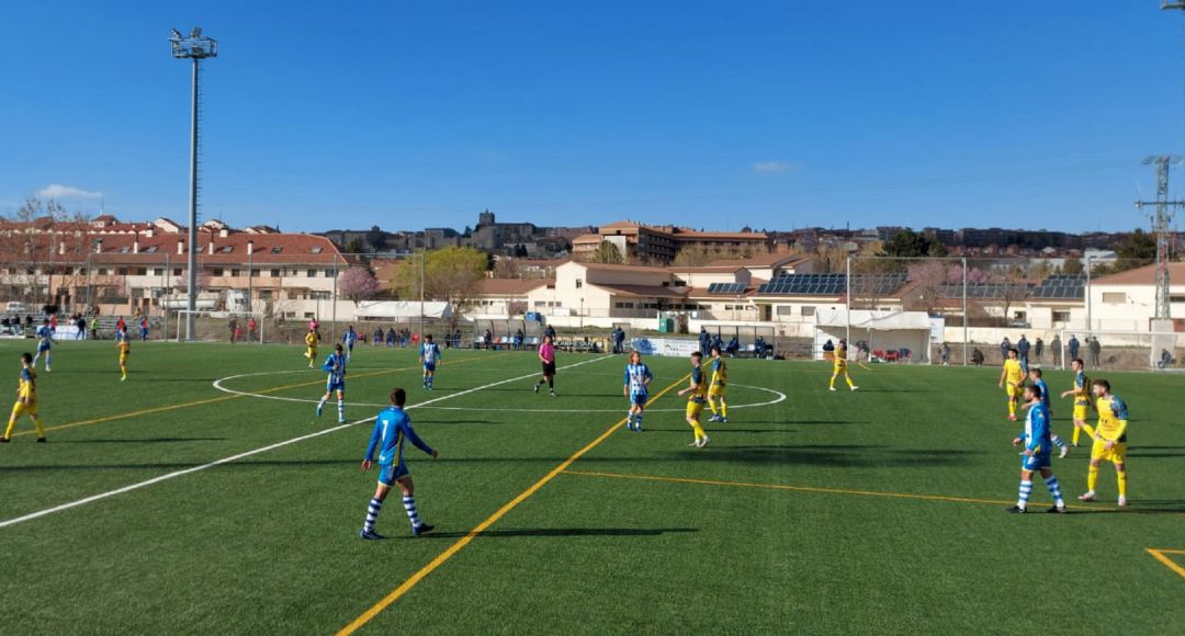 La Arandina y el Diocesanos durante un instante del encuentro de este sábado en Ávila. La Arandina y el Diocesanos durante un instante del encuentro de este sábado en Ávila.