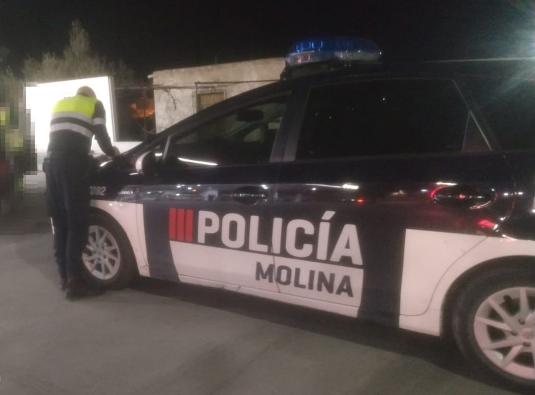La Policía Local de Molina interviene en una fiesta con más de 40 personas sin respetar las medidas Covid La Policía Local de Molina interviene en una fiesta con más de 40 personas sin respetar las medidas Covid