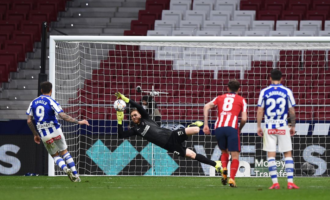 Oblak deteniendo el penalti lanzado por Joselu Oblak deteniendo el penalti lanzado por Joselu