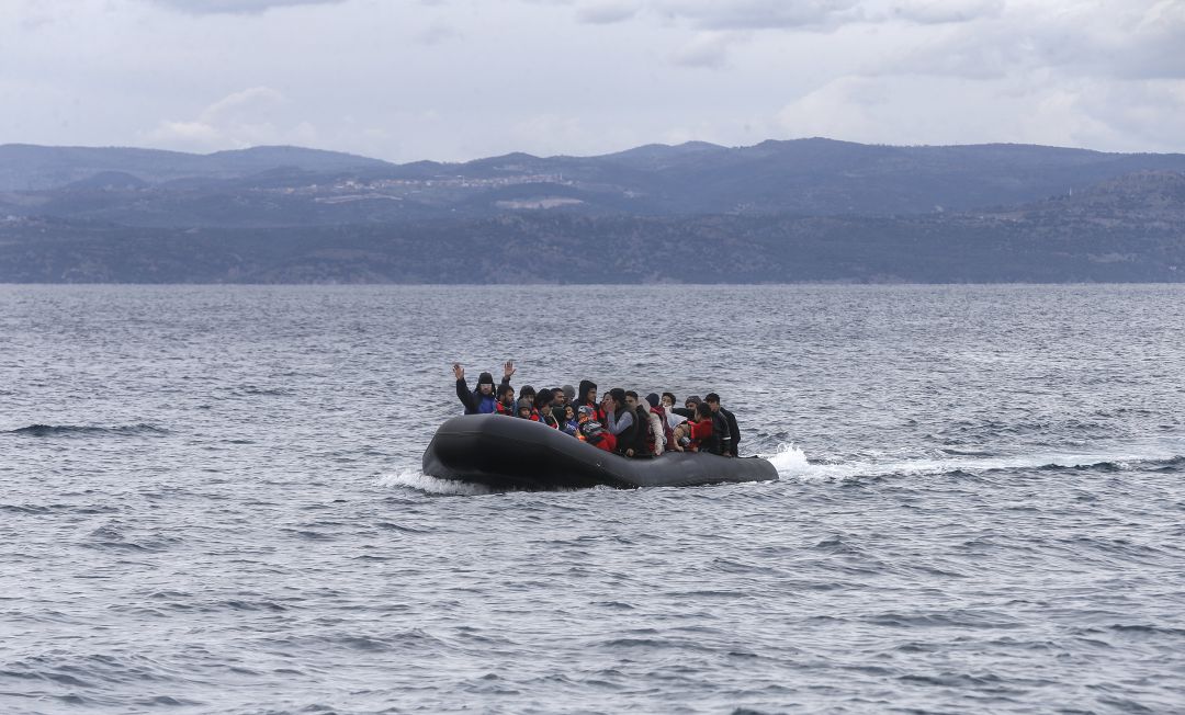 Una patera con migrantes. Una patera con migrantes.