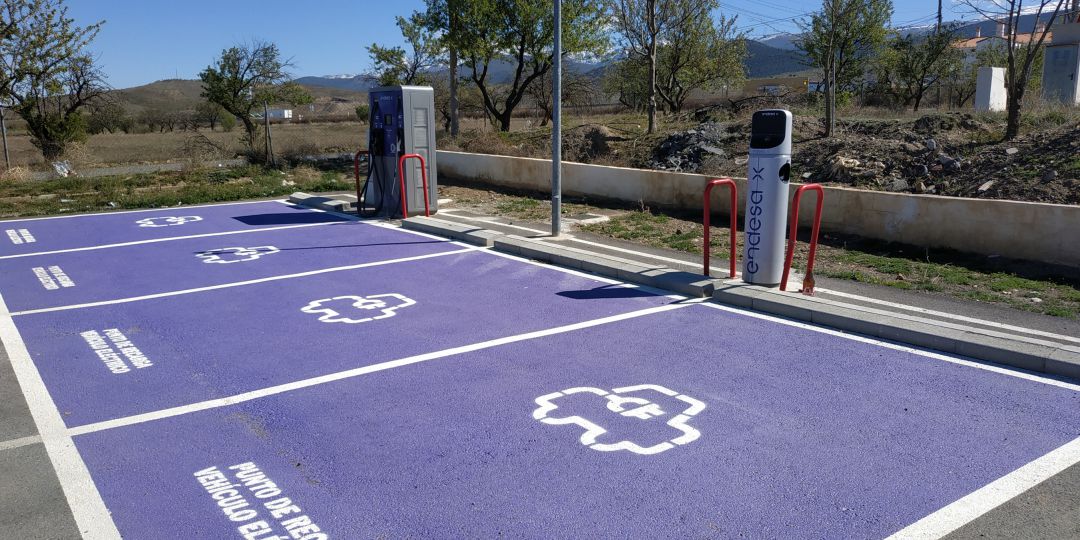 Punto de recarga de vehículos electricos en Dólar (Granada) Punto de recarga de vehículos electricos en Dólar (Granada)