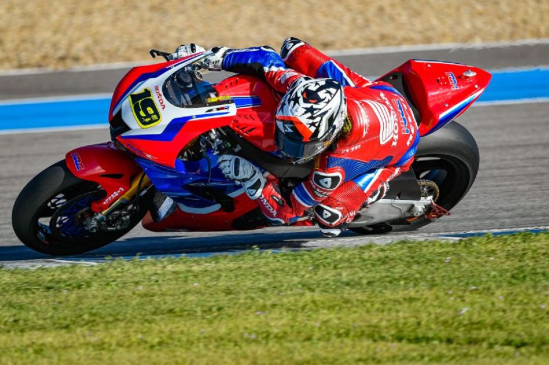 Alvaro Bautista durabnte los ensayos en Jerez Alvaro Bautista durabnte los ensayos en Jerez