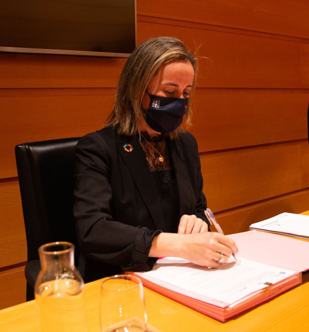 El vicepresidente primero de la Xunta, Alfonso Rueda y la conselleira de Infraestruturas e Mobilidade, Ethel Vázquez, en la firma de un convenio d El vicepresidente primero de la Xunta, Alfonso Rueda y la conselleira de Infraestruturas e Mobilidade, Ethel Vázquez, en la firma de un convenio d