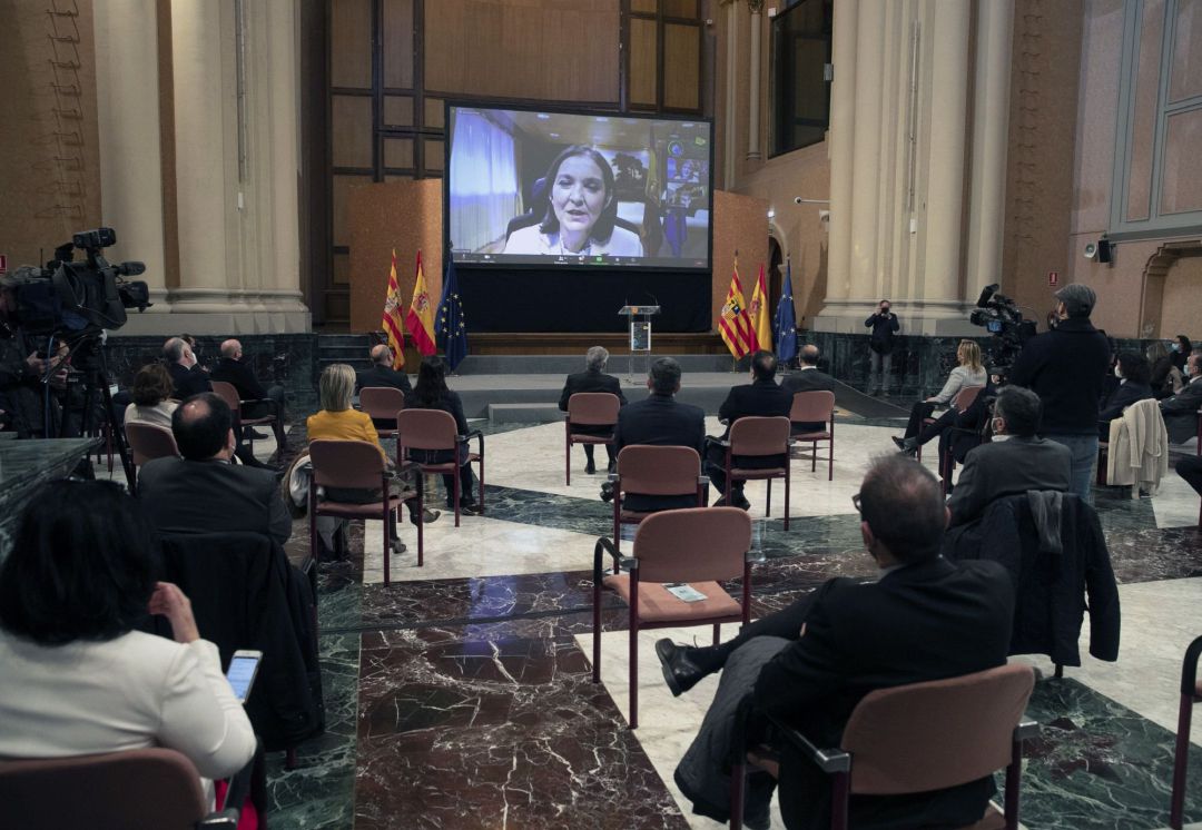 La ministra de Industria, Reyes Maroto, da un discurso mientras inaugura de forma telemática la "Jornada de Movilidad en el centro de desarrollo", organizada este lunes por el Gobierno de Aragón La ministra de Industria, Reyes Maroto, da un discurso mientras inaugura de forma telemática la "Jornada de Movilidad en el centro de desarrollo", organizada este lunes por el Gobierno de Aragón