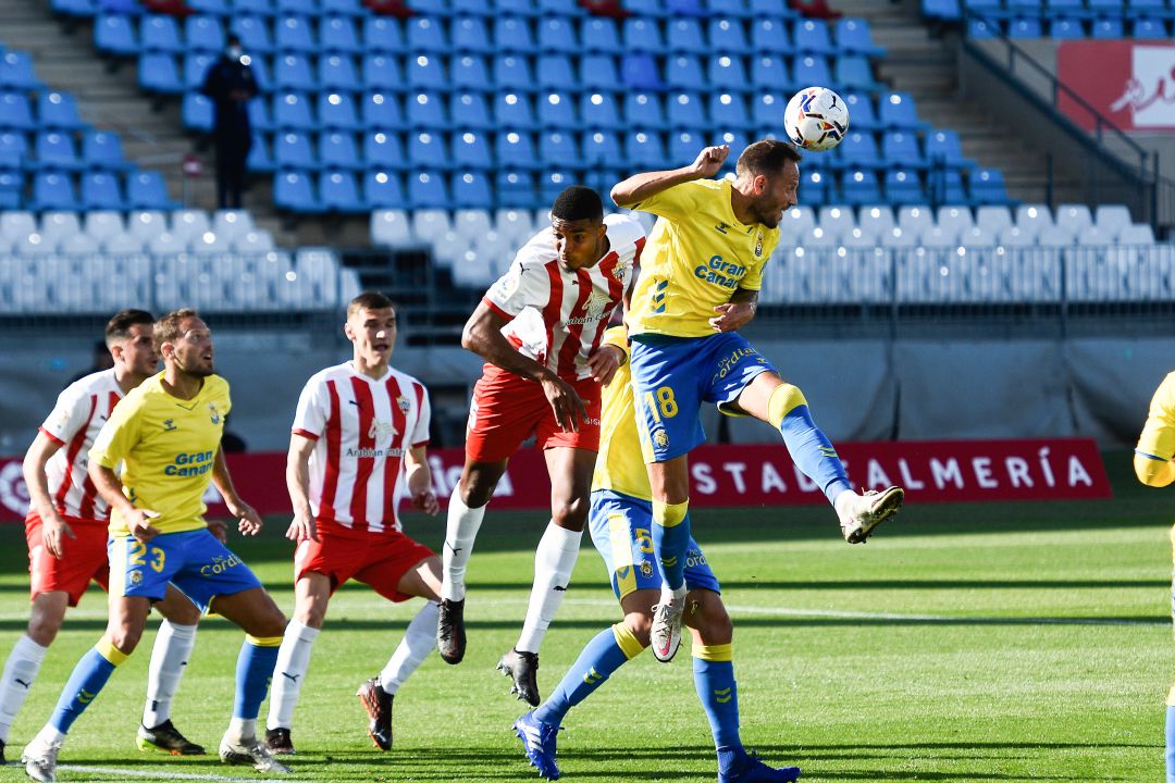 Maras e Ivanildo, en el Almería-Las Palmas. Maras e Ivanildo, en el Almería-Las Palmas.