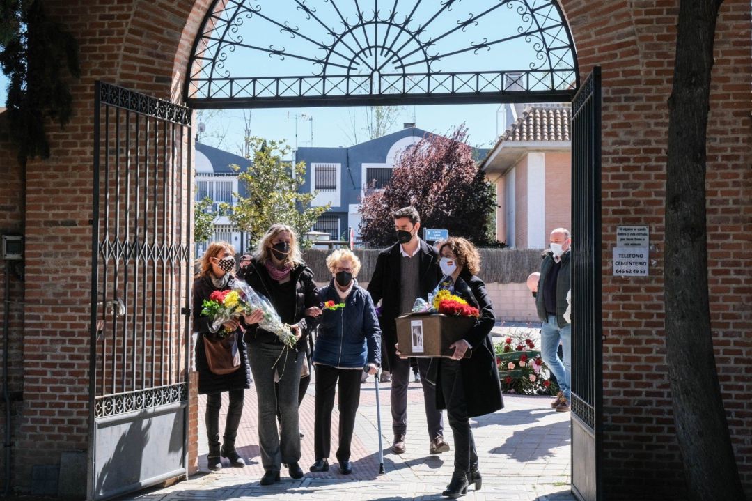 Una familia madrileña entierra en Villaviciosa de Odón a su padre tras ser identificado por la Asociación para la Recuperación de la Memoria Histórica Una familia madrileña entierra en Villaviciosa de Odón a su padre tras ser identificado por la Asociación para la Recuperación de la Memoria Histórica