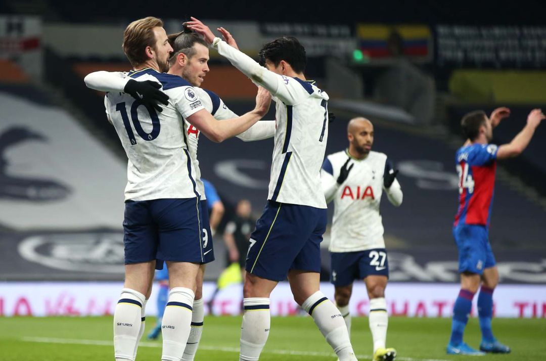 Kane celebra un gol con Gareth Bale y Son Heung-min. Kane celebra un gol con Gareth Bale y Son Heung-min.