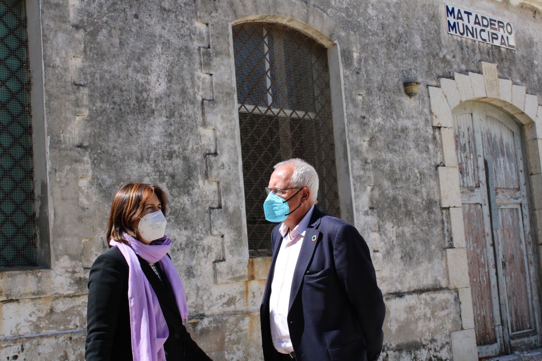 La consellera de Participación y Transparencia, Rosa Pérez Garijo y el alcalde de Dénia, Vicent Grimalt. La consellera de Participación y Transparencia, Rosa Pérez Garijo y el alcalde de Dénia, Vicent Grimalt.