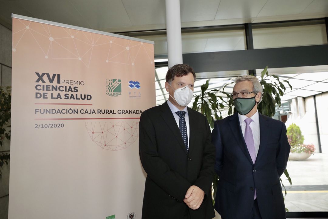 El doctor Ignacio Melero (ganador del último premio) y el presidente de la Fundación Caja Rural Granada, Antonio León El doctor Ignacio Melero (ganador del último premio) y el presidente de la Fundación Caja Rural Granada, Antonio León