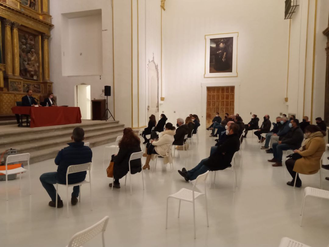 Presentación del Fondo de Liquidez para Pymes y autónomos elaborado por el PP y las ediles no adscritas Presentación del Fondo de Liquidez para Pymes y autónomos elaborado por el PP y las ediles no adscritas