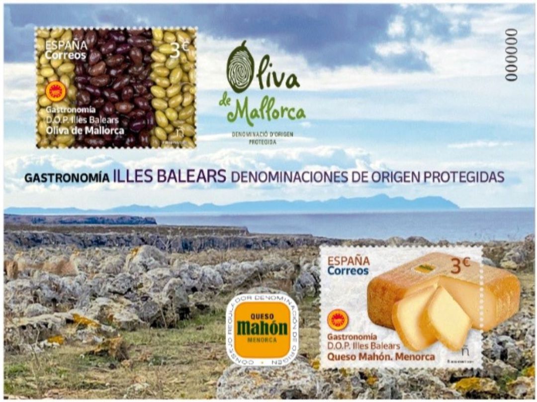 El bloc-fulla de Correos inclou un segell del formatge menorquí i un altre de les olives de Mallorca. El bloc-fulla de Correos inclou un segell del formatge menorquí i un altre de les olives de Mallorca.