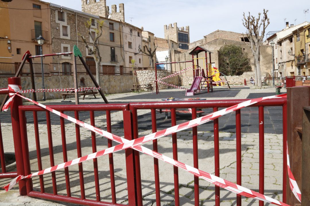 Imatge d'un parc infantil de Montblanc tancat el 22 de març Imatge d'un parc infantil de Montblanc tancat el 22 de març