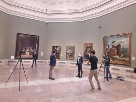 Imagen de una entrevista en el Museo del Prado de una televisión francesa Imagen de una entrevista en el Museo del Prado de una televisión francesa