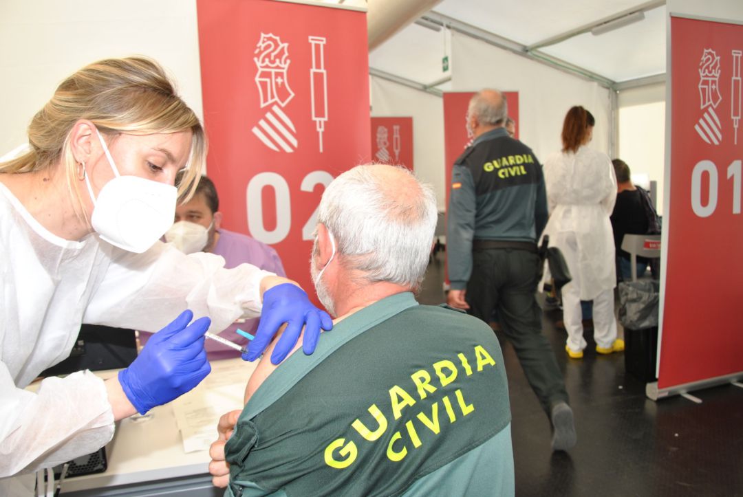 El punto de vacunación del Hospital General de Castellón retoma la administración de la vacuna AstraZeneca. El punto de vacunación del Hospital General de Castellón retoma la administración de la vacuna AstraZeneca.