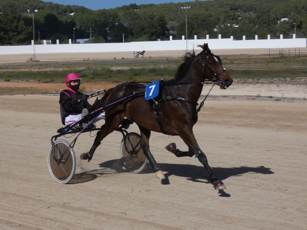 Azazello con Roberto Pereyra, vencedor de la carrera estelar Azazello con Roberto Pereyra, vencedor de la carrera estelar