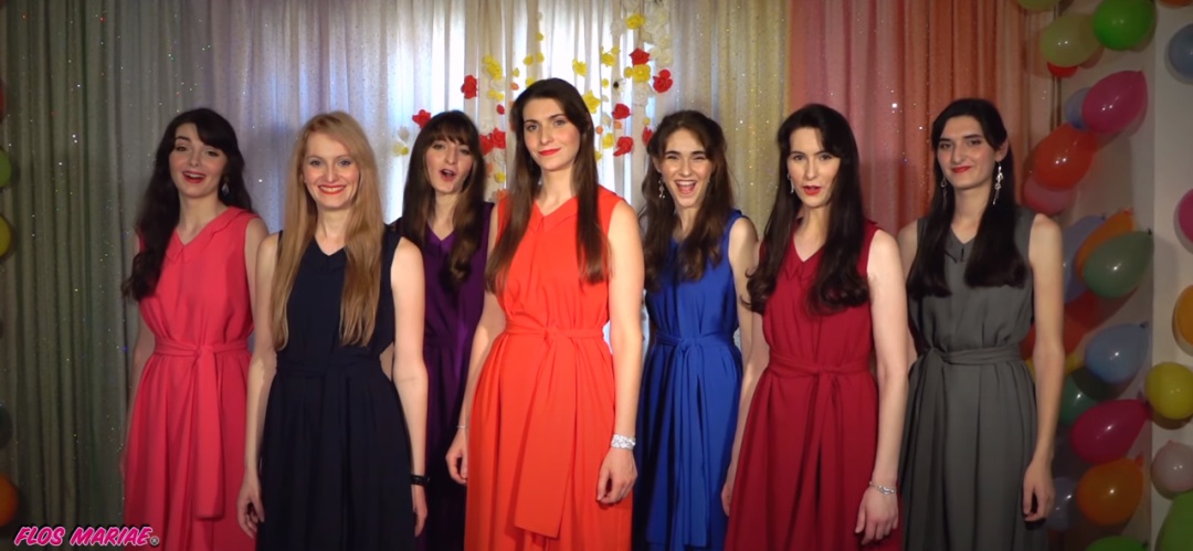 Las hermanas Bellido Durán en un fotograma del videoclip 'Hoy vuelves al hogar' Las hermanas Bellido Durán en un fotograma del videoclip 'Hoy vuelves al hogar'