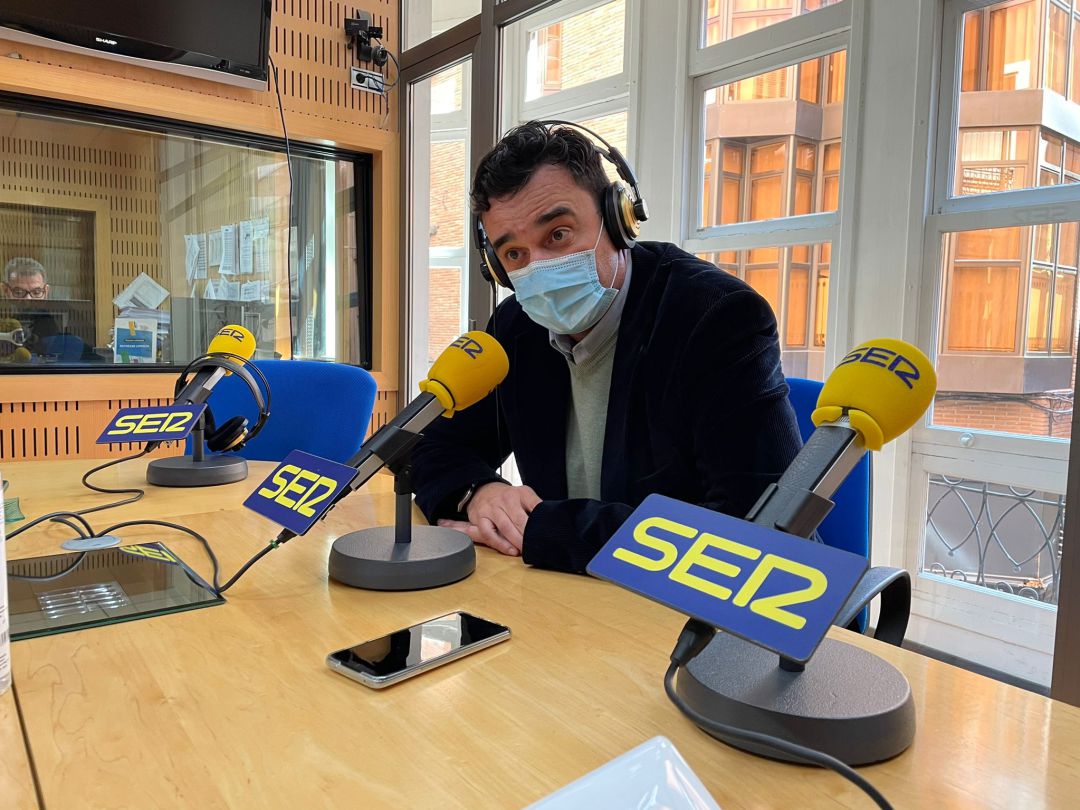 Ginés Ruiz Maciá, concejal de Podemos, en los estudios de Radio Murcia Ginés Ruiz Maciá, concejal de Podemos, en los estudios de Radio Murcia