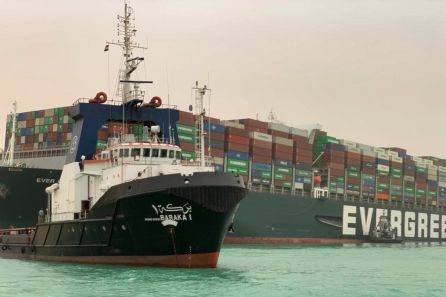Canal de Suez bloqueado por encallamiento de un portacontenedores taiwanés. Canal de Suez bloqueado por encallamiento de un portacontenedores taiwanés.