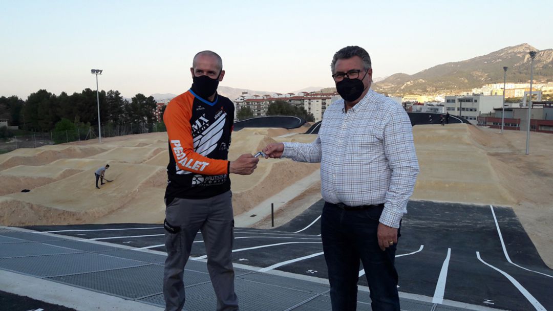 Inauguración de la pista con el concejal Miguel Reig y el club BMX alcoy Inauguración de la pista con el concejal Miguel Reig y el club BMX alcoy