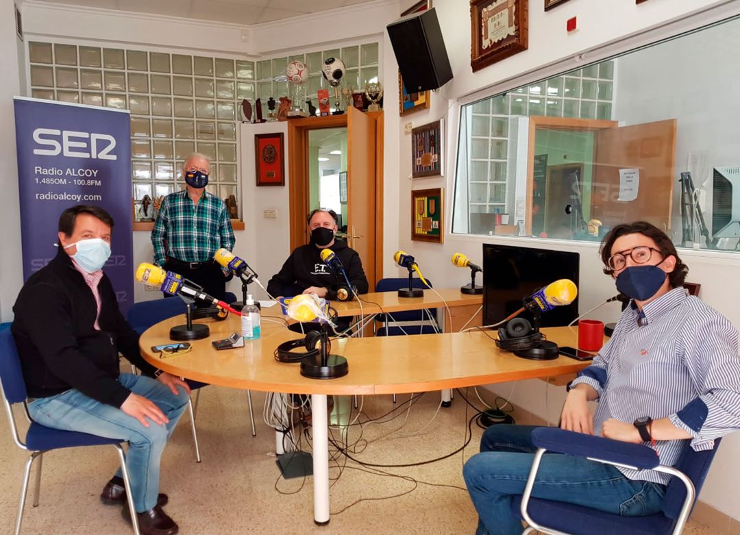 Rafa Palmer, Valentín Domínguez y Moisés Olcina junto a Paco Aznar Rafa Palmer, Valentín Domínguez y Moisés Olcina junto a Paco Aznar