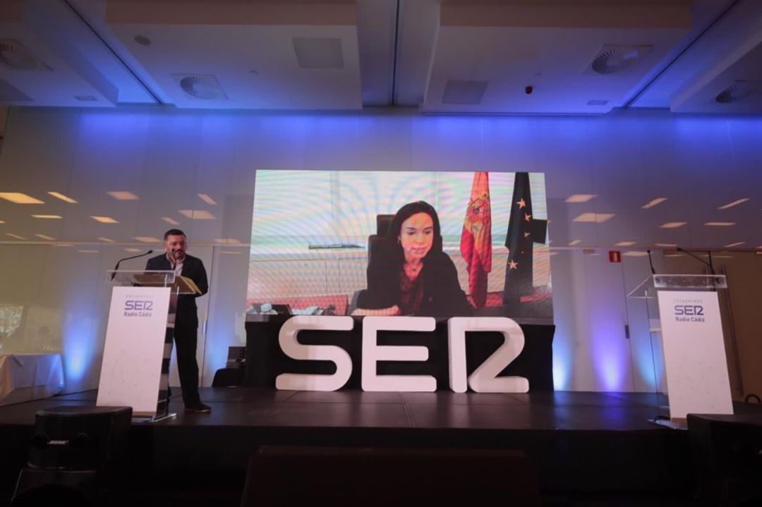 La presidenta de ADIF, Isabel Pardo de Vera, participa en el Encuentro SER de Cádiz desde el Parador Atlántico La presidenta de ADIF, Isabel Pardo de Vera, participa en el Encuentro SER de Cádiz desde el Parador Atlántico