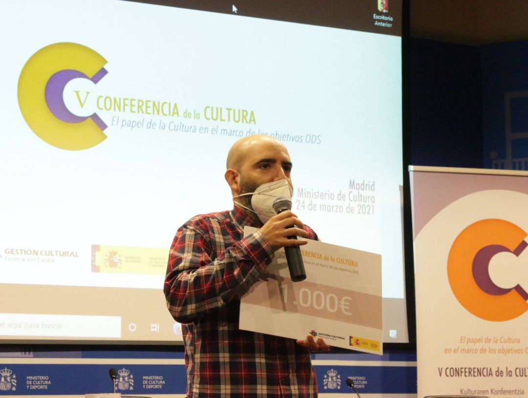 El co-director del Demanda Folk, Carlos Martín, recogió el premio de los gestores culturales españoles El co-director del Demanda Folk, Carlos Martín, recogió el premio de los gestores culturales españoles
