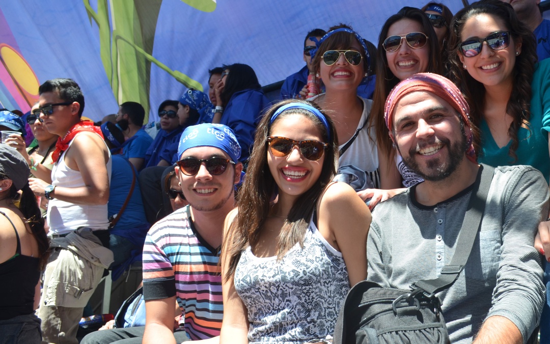 Mario, desde la grada, disfrutando el carnaval de Oruro (2014) Mario, desde la grada, disfrutando el carnaval de Oruro (2014)