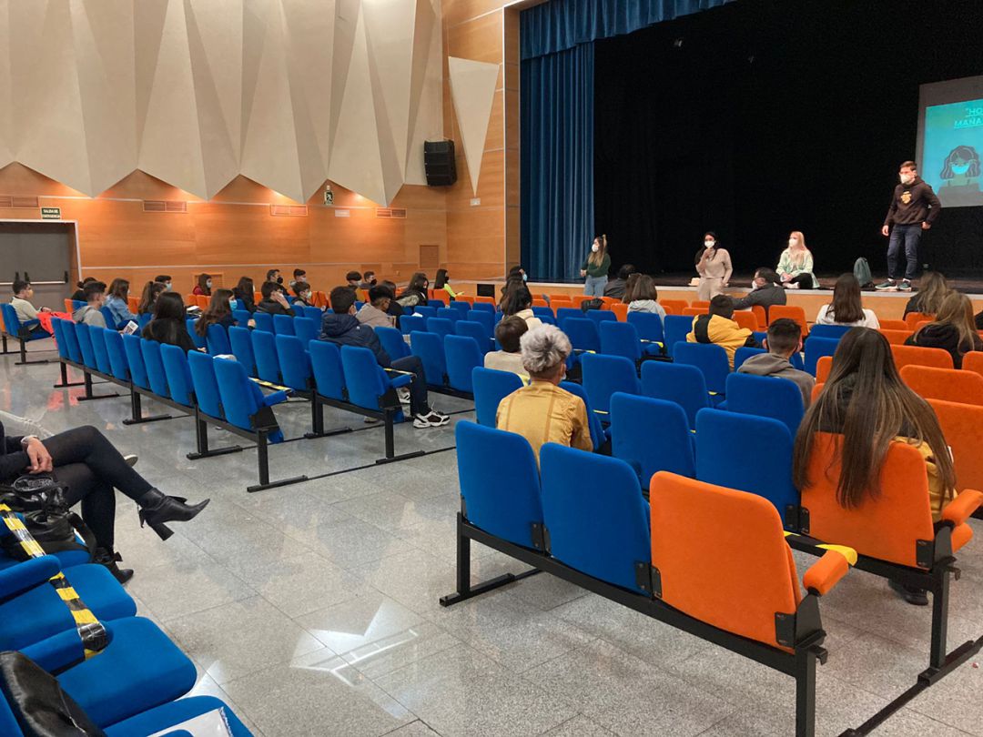 Talleres contra el acoso escolar desarrollados por el Ayuntamiento de Churriana de la Vega en colaboración con el IES Federico García Lorca Talleres contra el acoso escolar desarrollados por el Ayuntamiento de Churriana de la Vega en colaboración con el IES Federico García Lorca