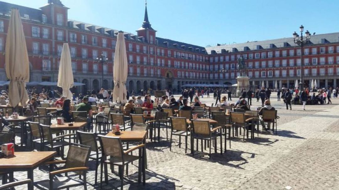 Terrazas de bares en la Plaza Mayor de Madrid. Terrazas de bares en la Plaza Mayor de Madrid.