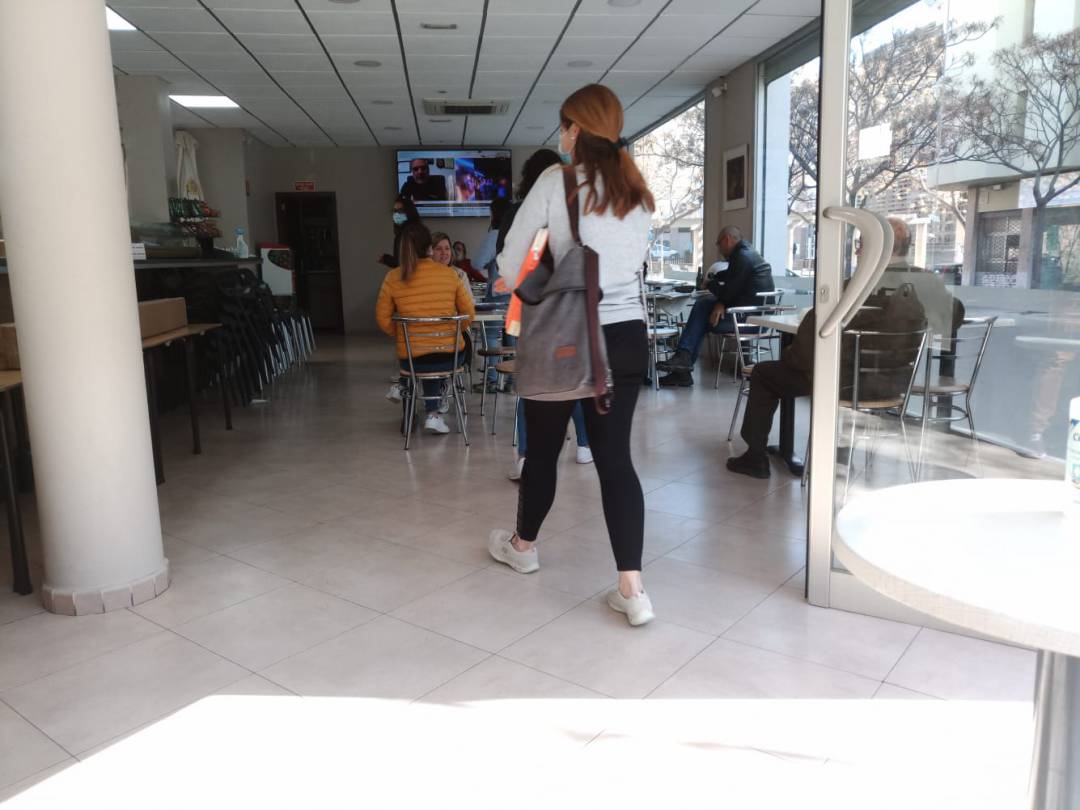 Los establecimientos no podrán servir en el interior. Los establecimientos no podrán servir en el interior.