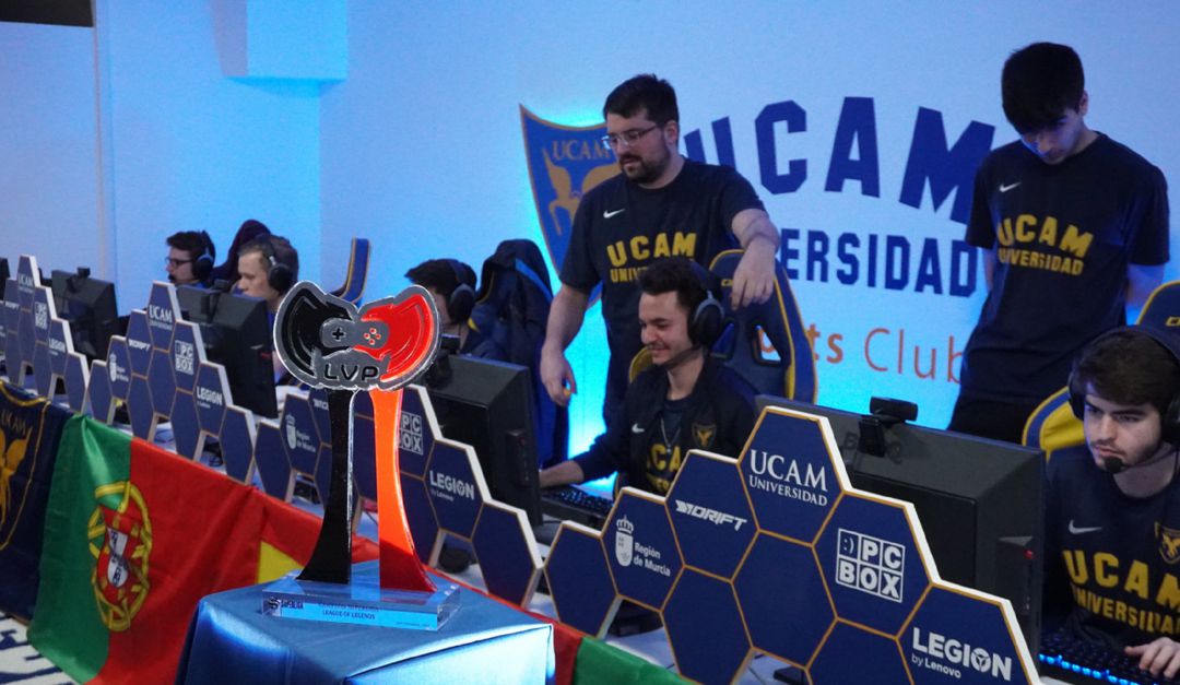 El equipo de UCAM Esports Club en la final ante Cream Real Betis El equipo de UCAM Esports Club en la final ante Cream Real Betis