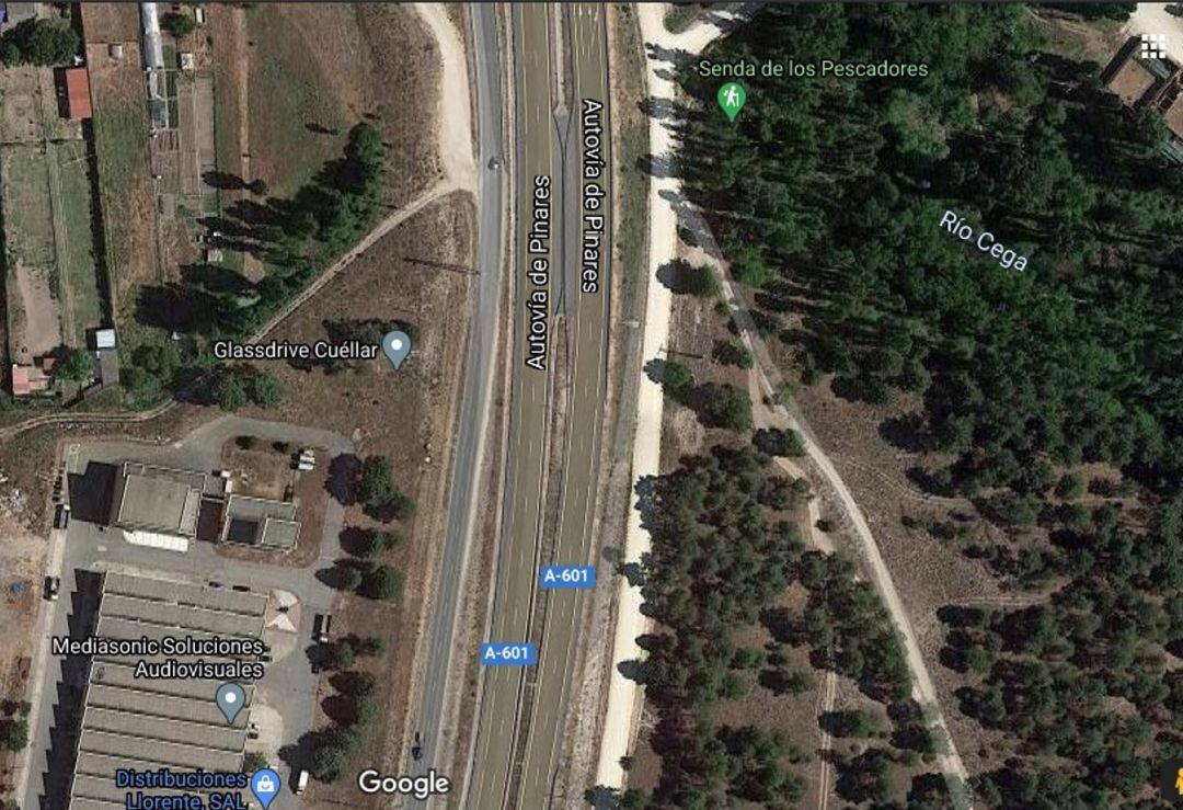 Zona en la que se ha producido el accidente en la autovía de Pinares en el kilometro 57 sentido Valladolid Zona en la que se ha producido el accidente en la autovía de Pinares en el kilometro 57 sentido Valladolid