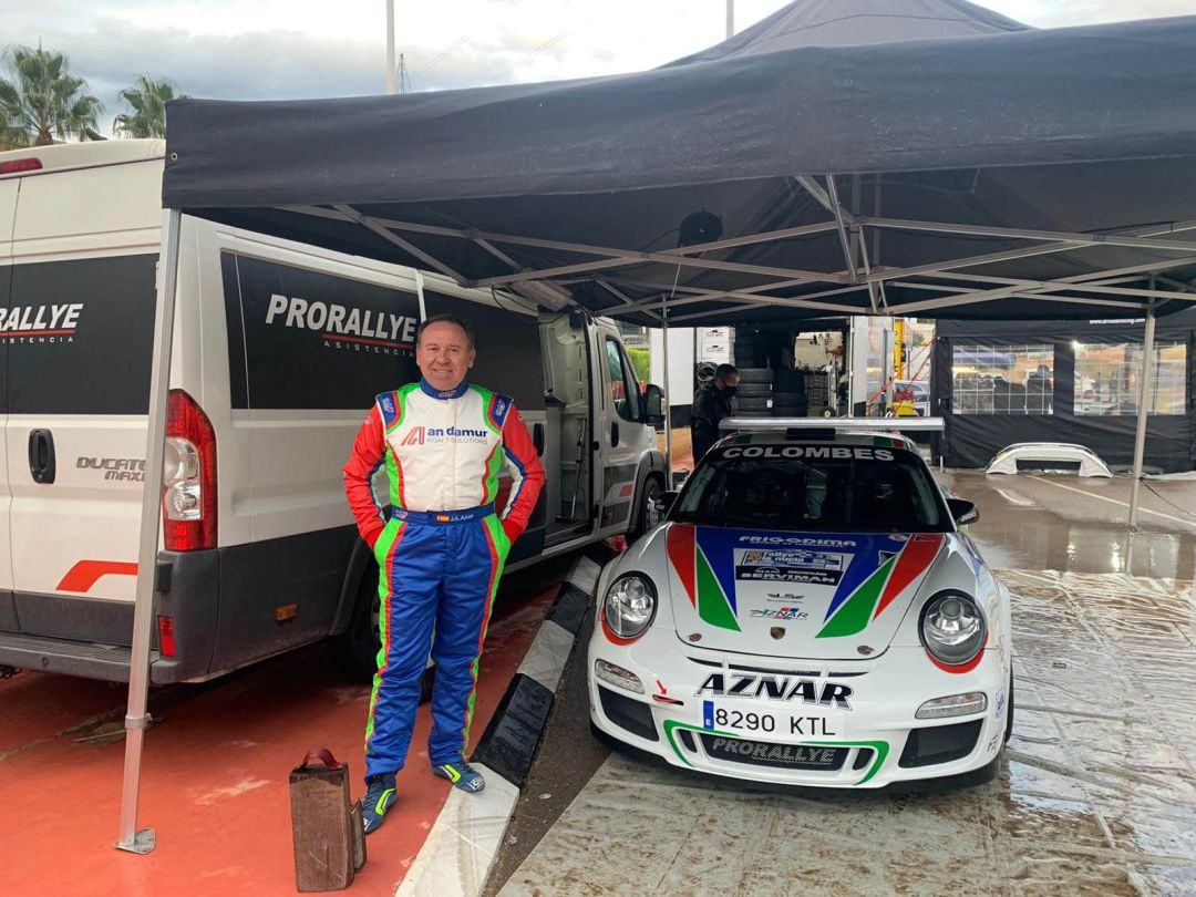 El piloto del Almanzora está preparado para subir al podio. El piloto del Almanzora está preparado para subir al podio.