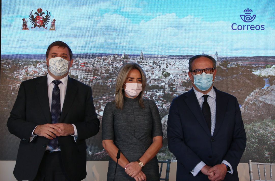 El presidente de Correos, Juan Manuel Serrano; la alcaldesa de Toledo, Milagros Tolón, y el consejero de Hacienda, Juan Alfonso Ruiz Molina El presidente de Correos, Juan Manuel Serrano; la alcaldesa de Toledo, Milagros Tolón, y el consejero de Hacienda, Juan Alfonso Ruiz Molina