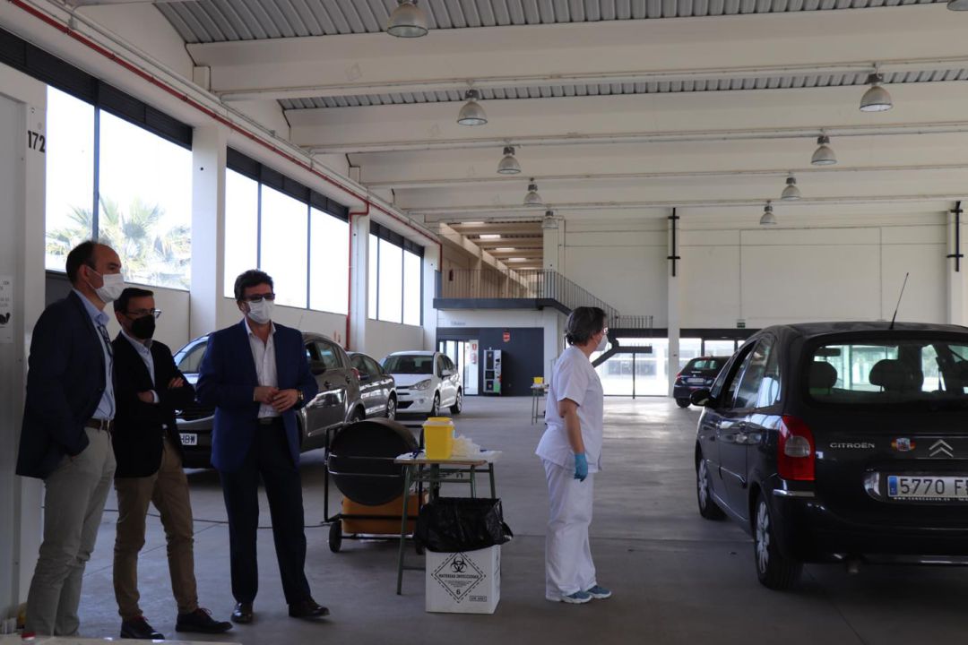 El Alcalde Miguel Ángel Gallardo visita el lugar de vacunación El Alcalde Miguel Ángel Gallardo visita el lugar de vacunación
