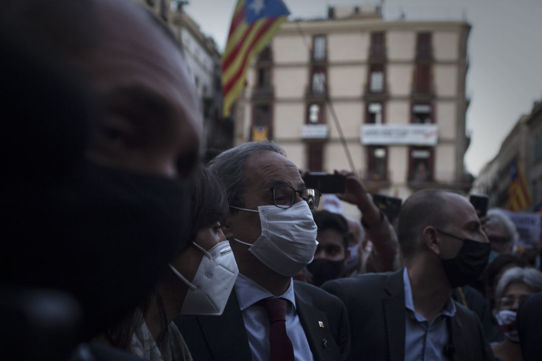 Quim Torra junto a su mujer y escoltas es día de su inhabilitación como president de la Generalitat Quim Torra junto a su mujer y escoltas es día de su inhabilitación como president de la Generalitat