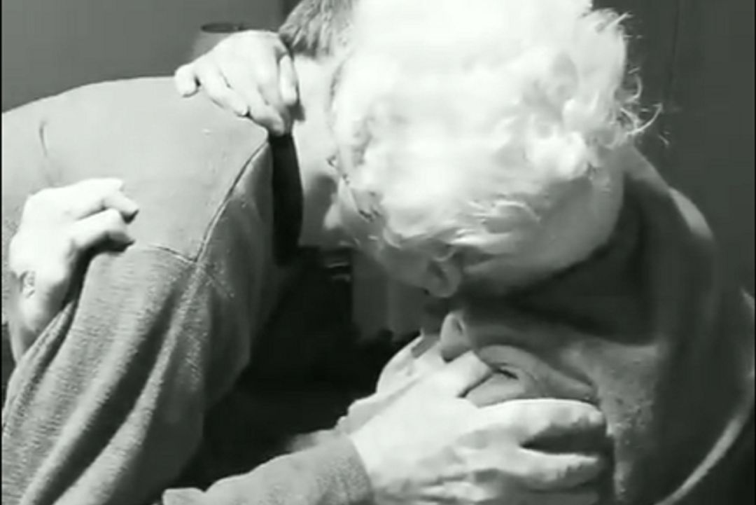 Así ha sido el emocionante reencuentro de la pareja. Así ha sido el emocionante reencuentro de la pareja.