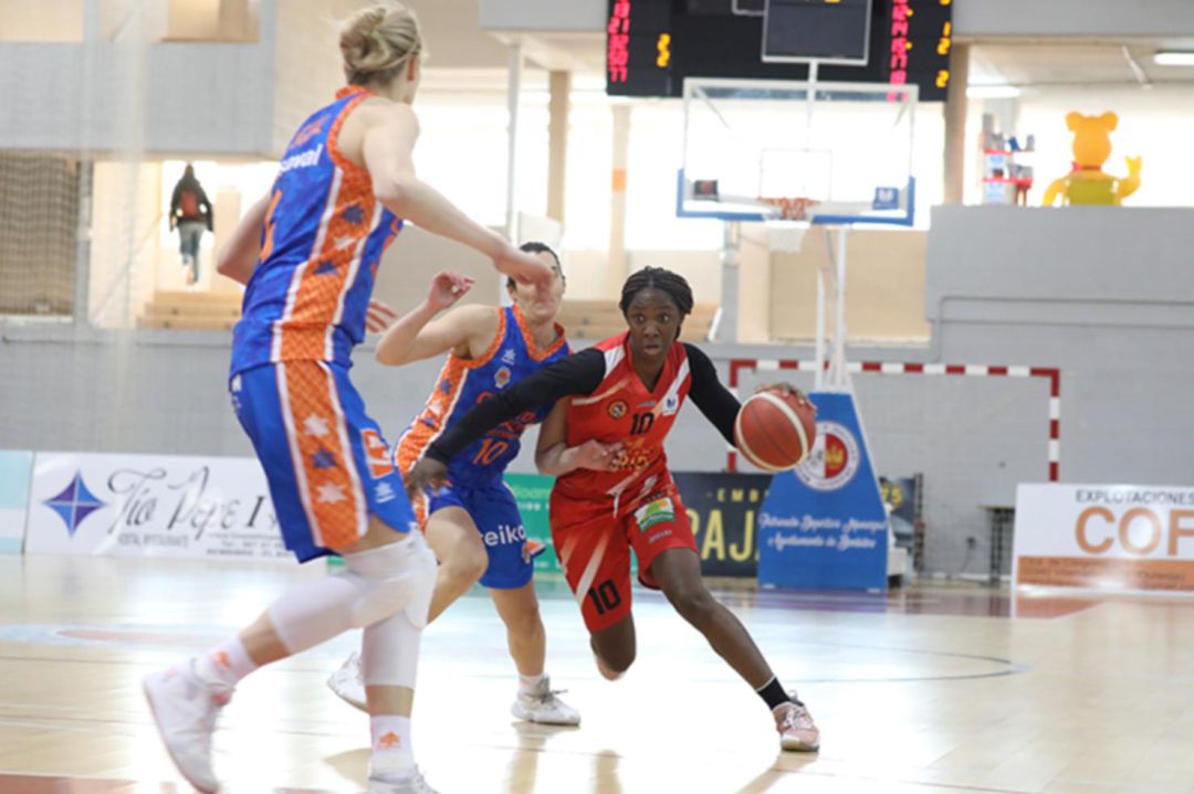 Valencia Basket sumó una victoria para seguir peleando por la primera plaza con Avenida. Valencia Basket sumó una victoria para seguir peleando por la primera plaza con Avenida.