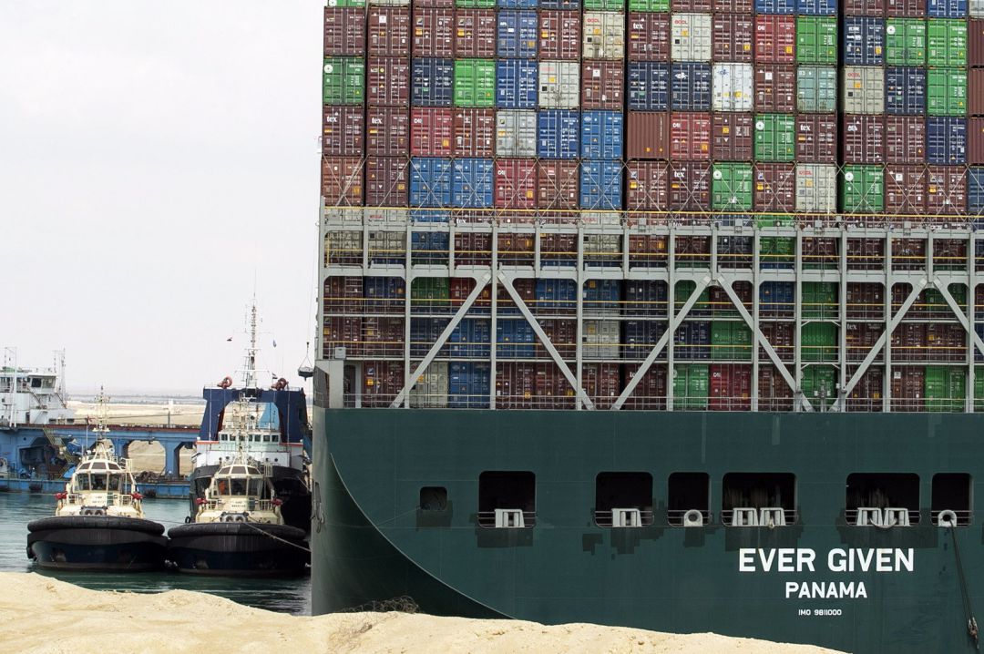 El Ever Given mantiene bloqueado el canal de Suez El Ever Given mantiene bloqueado el canal de Suez