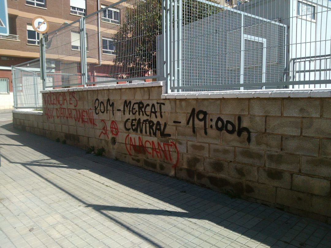 Pintadas en edificios municipales de Petrer Pintadas en edificios municipales de Petrer