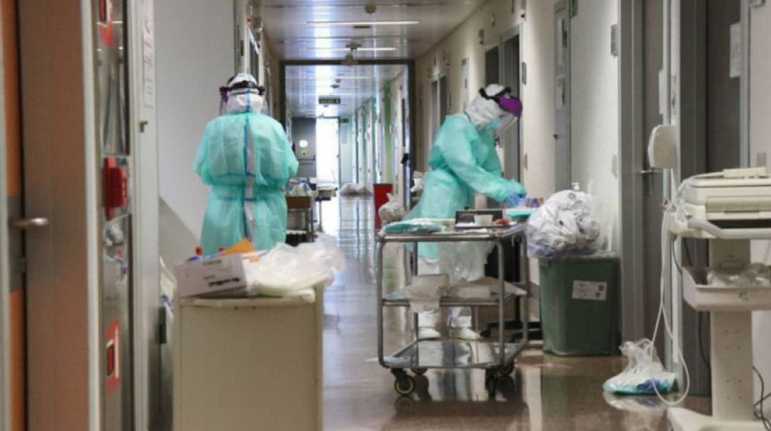 Sanitarios trabajando en los hospitales Sanitarios trabajando en los hospitales
