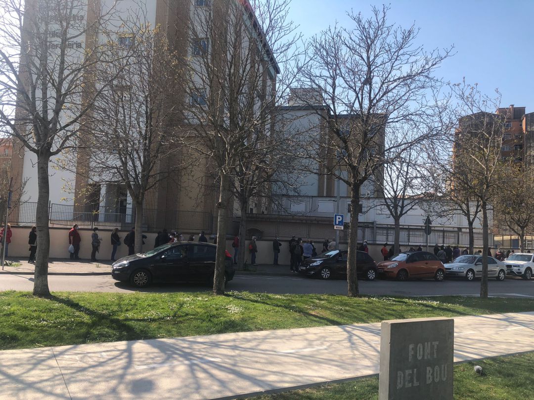 La cua a la Facultat de Medicina La cua a la Facultat de Medicina