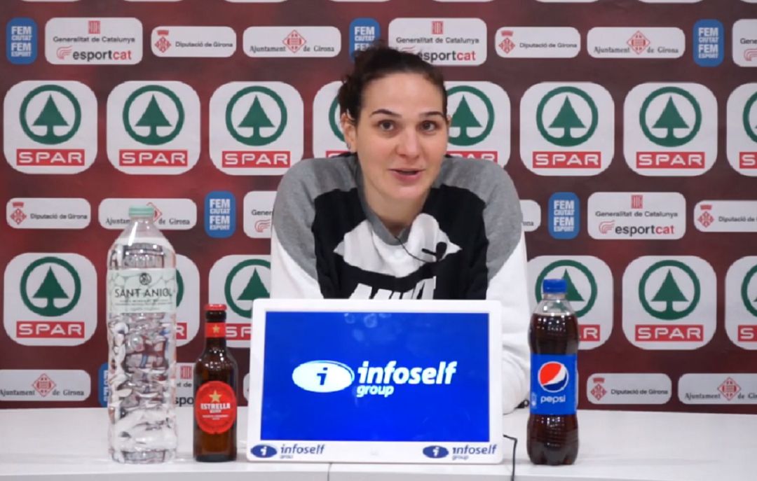 Sonja Vasic a la sala de premsa de Fontajau. Sonja Vasic a la sala de premsa de Fontajau.
