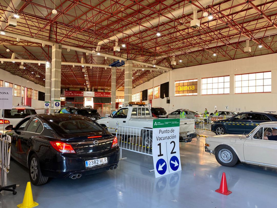 Dispositivo de vacunación contra la covid en las instalaciones de la Feria de Muestras de Armilla (Granada) Dispositivo de vacunación contra la covid en las instalaciones de la Feria de Muestras de Armilla (Granada)