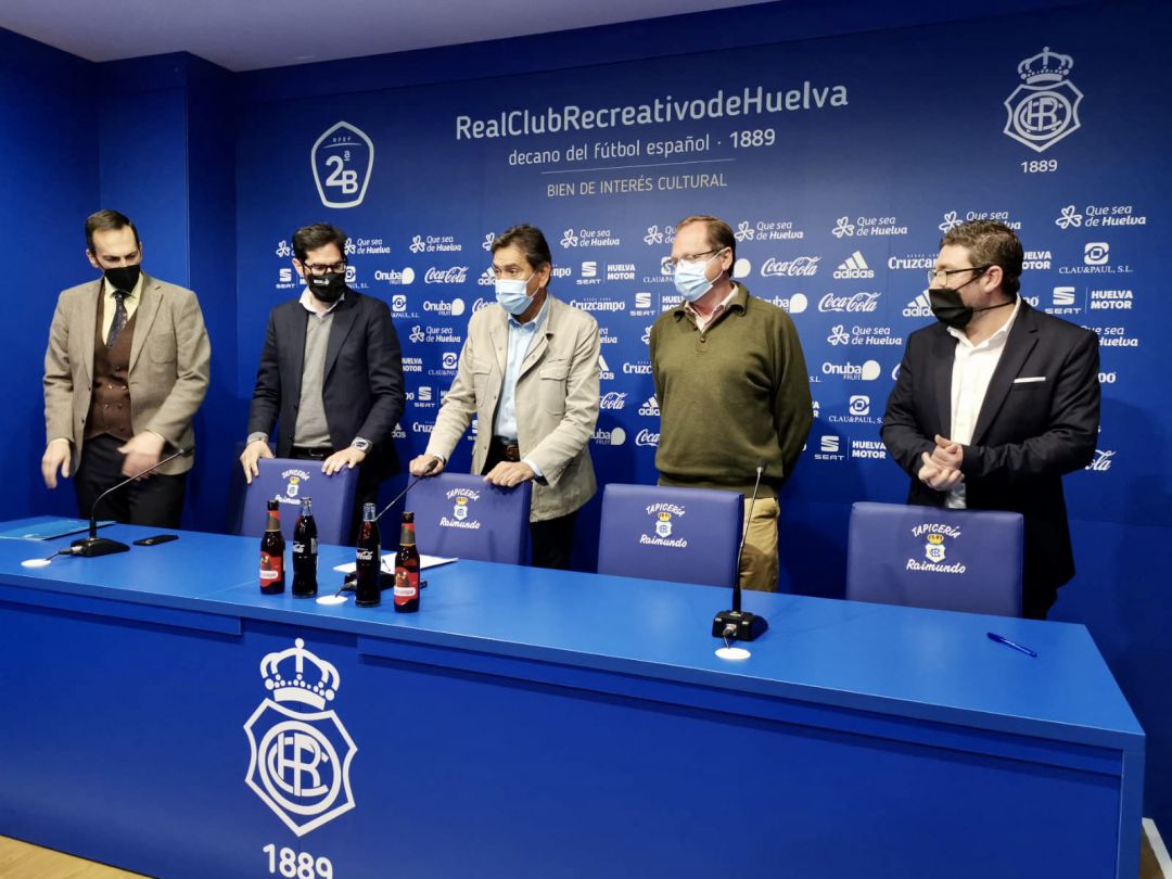 Imagen de la rueda de prensa tras la reunión del Consejo de Administración. Imagen de la rueda de prensa tras la reunión del Consejo de Administración.